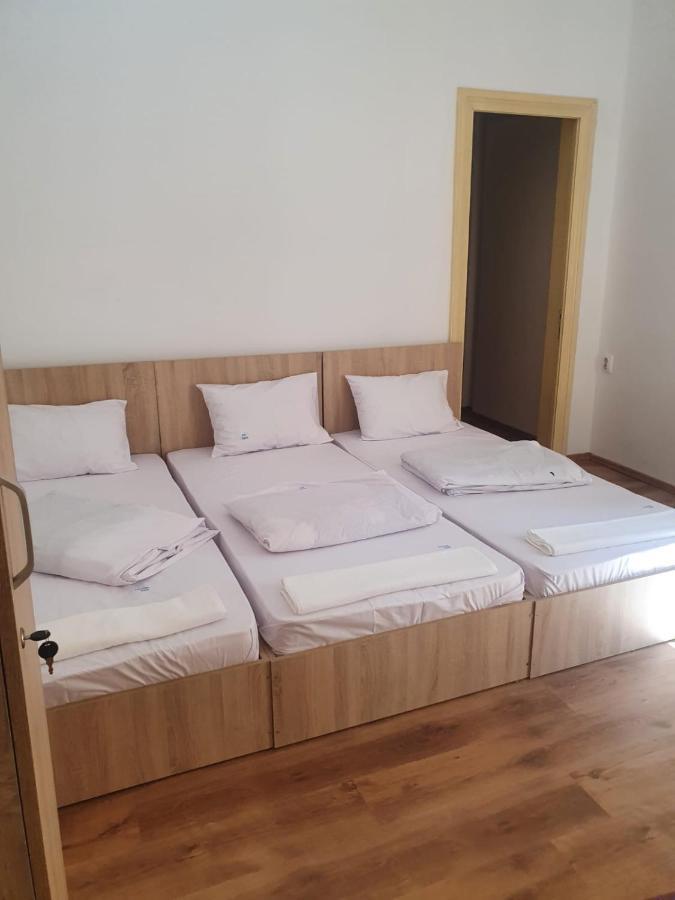 Cazare - Accommodation Бухарест Екстер'єр фото