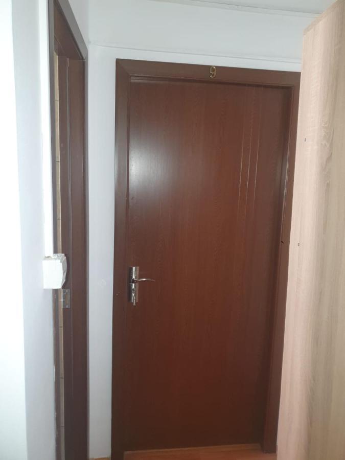 Cazare - Accommodation Бухарест Екстер'єр фото