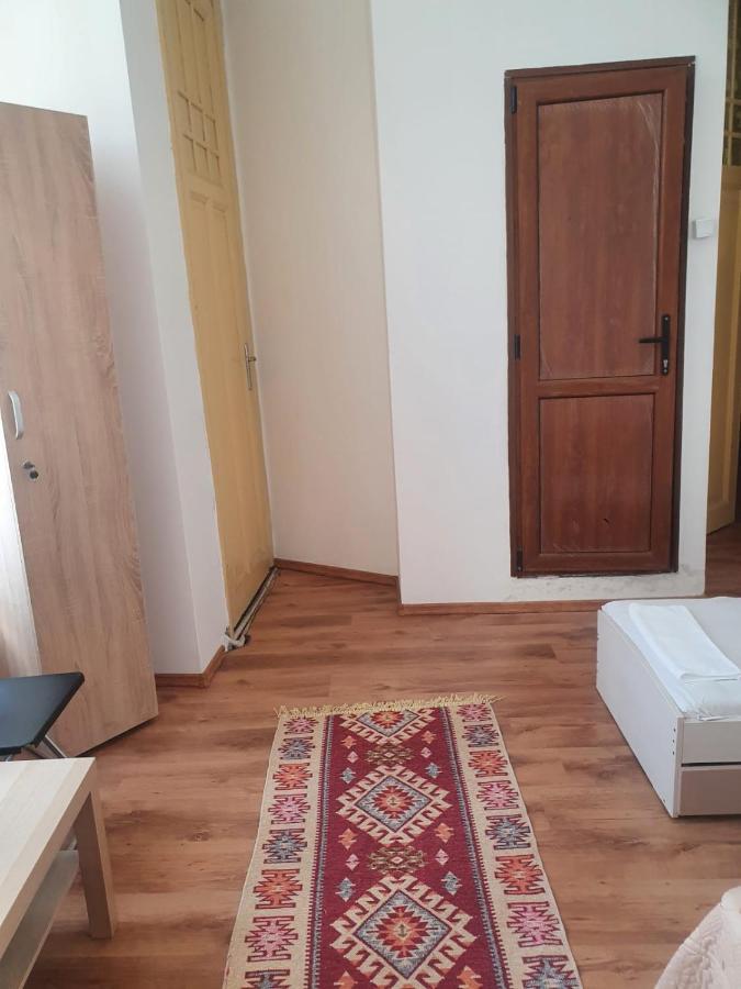 Cazare - Accommodation Бухарест Екстер'єр фото