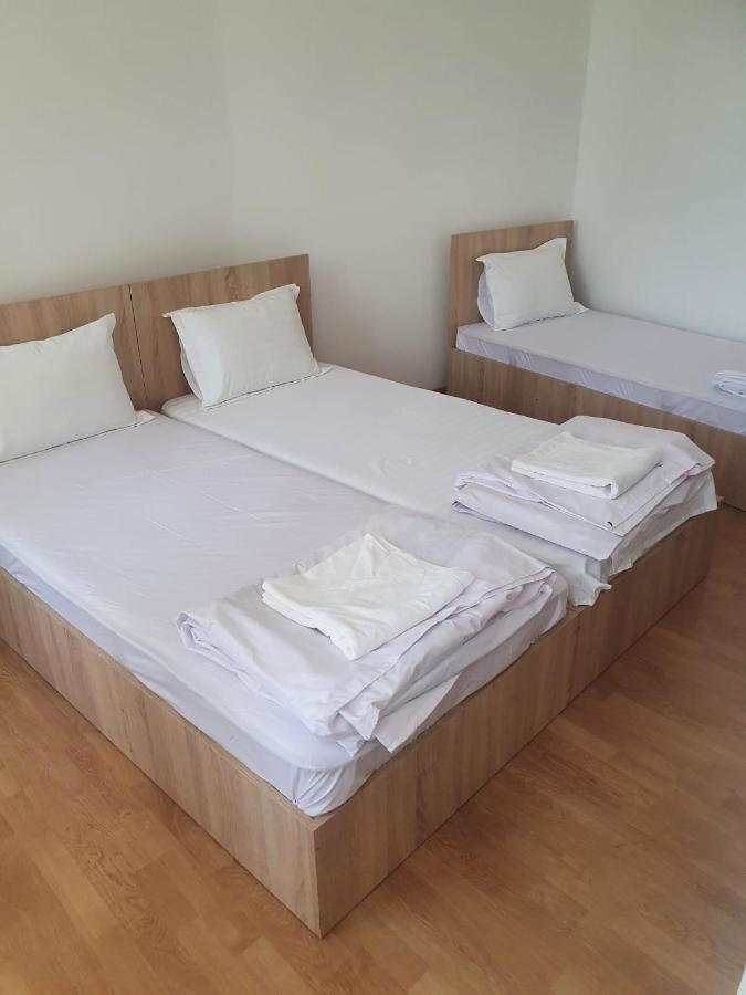 Cazare - Accommodation Бухарест Екстер'єр фото